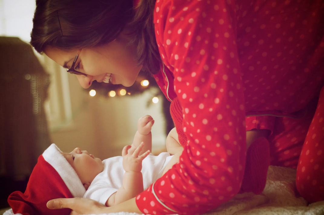 woman with child wearing a christmas hat